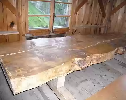 PXL003 Table en bois massif !